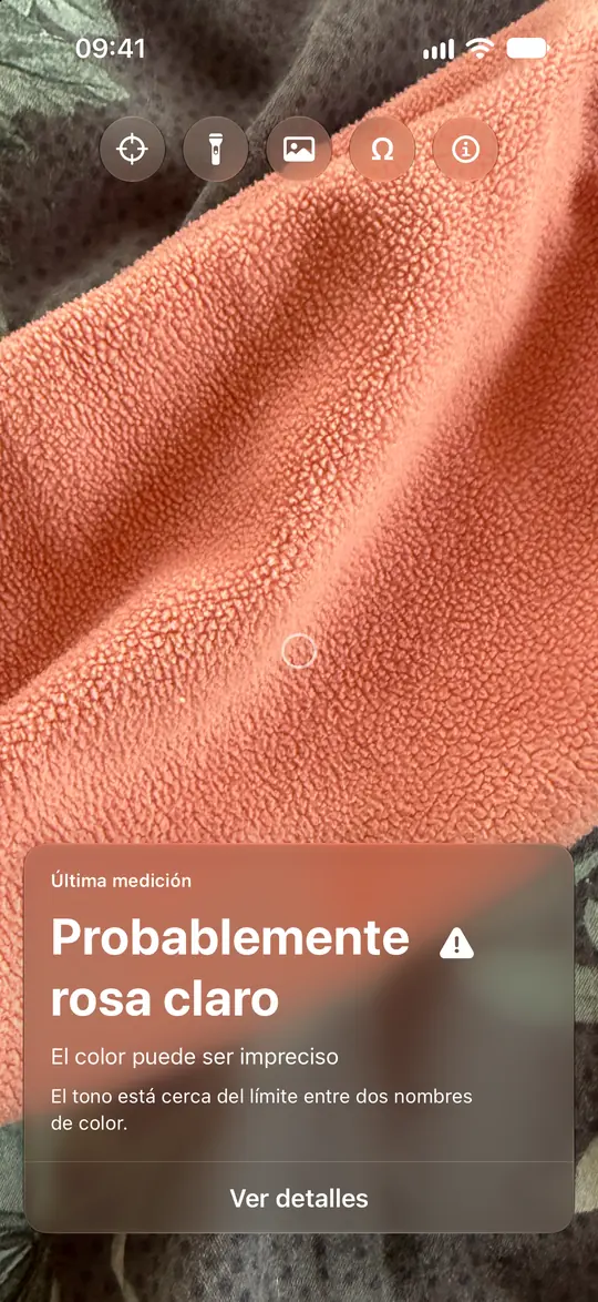 Opsino muestra Probablemente rosa claro sobre tela y explica un límite entre nombres de colores.