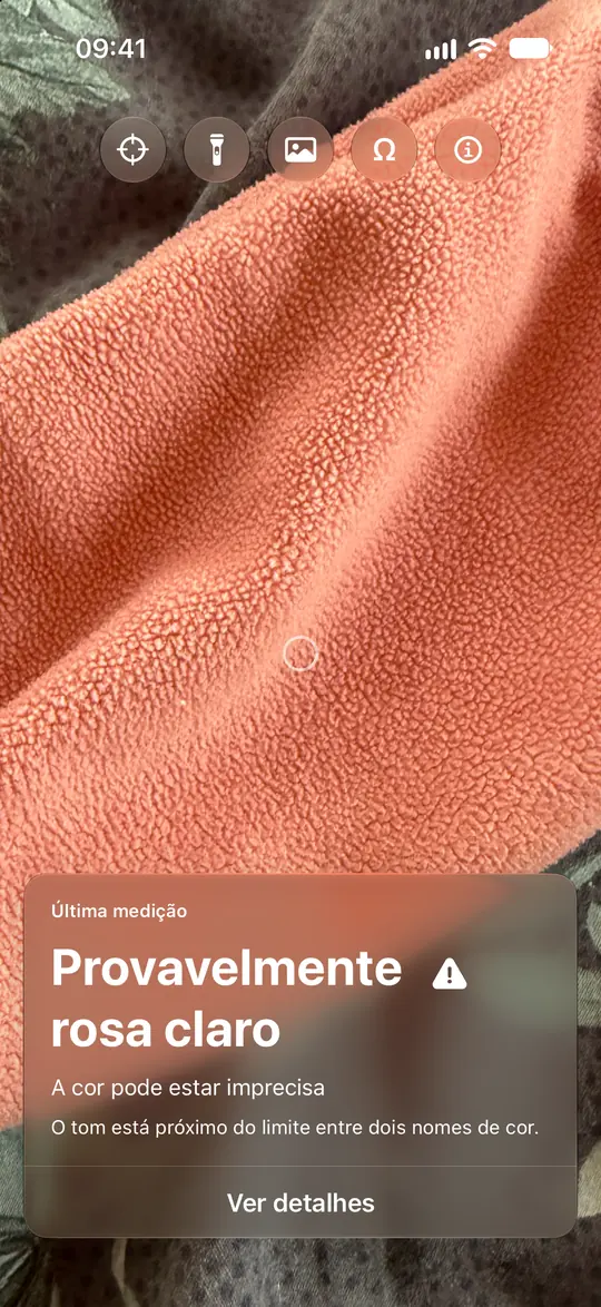 O Opsino mostra Provavelmente rosa-claro em um tecido e explica um limite entre nomes de cores.