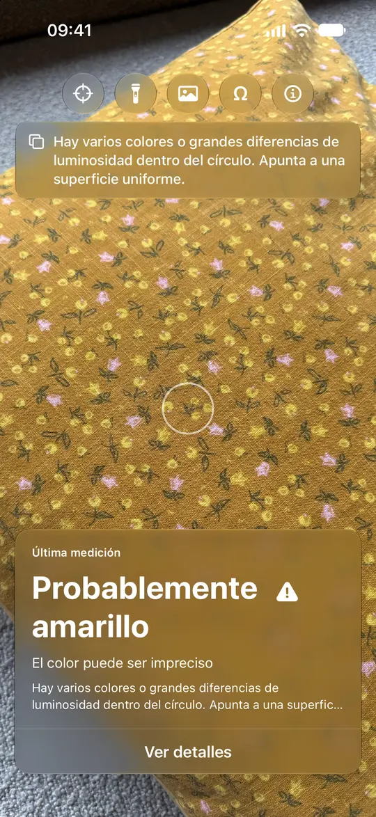 Tela amarilla con estampado: Opsino muestra Probablemente amarillo con un aviso de colores mezclados.