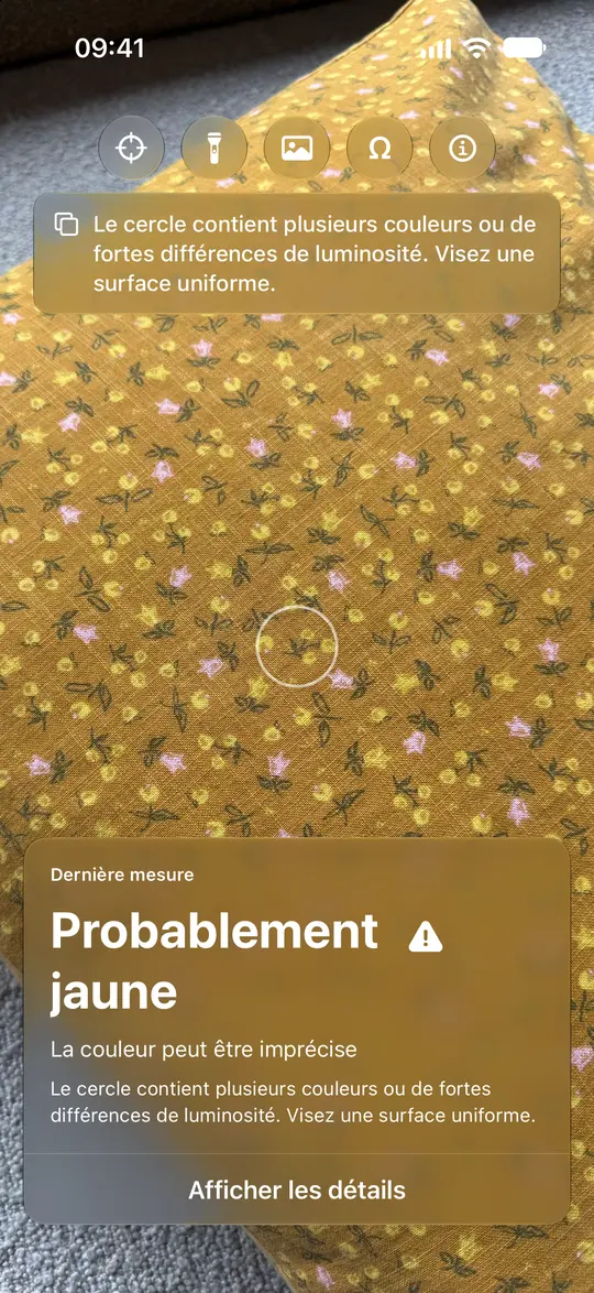 Tissu jaune à motifs : Opsino affiche Probablement jaune avec un avertissement de couleurs mélangées.