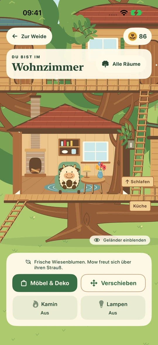 Eingerichtetes Wohnzimmer mit Mow, Sessel, Teppich und Kamin